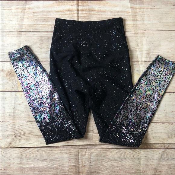 Beyond Yoga Black and Silver Glitter Leggings 💜 - Picture 7 of 9